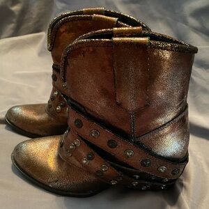 Very Volatile metallic boots with studs size 7